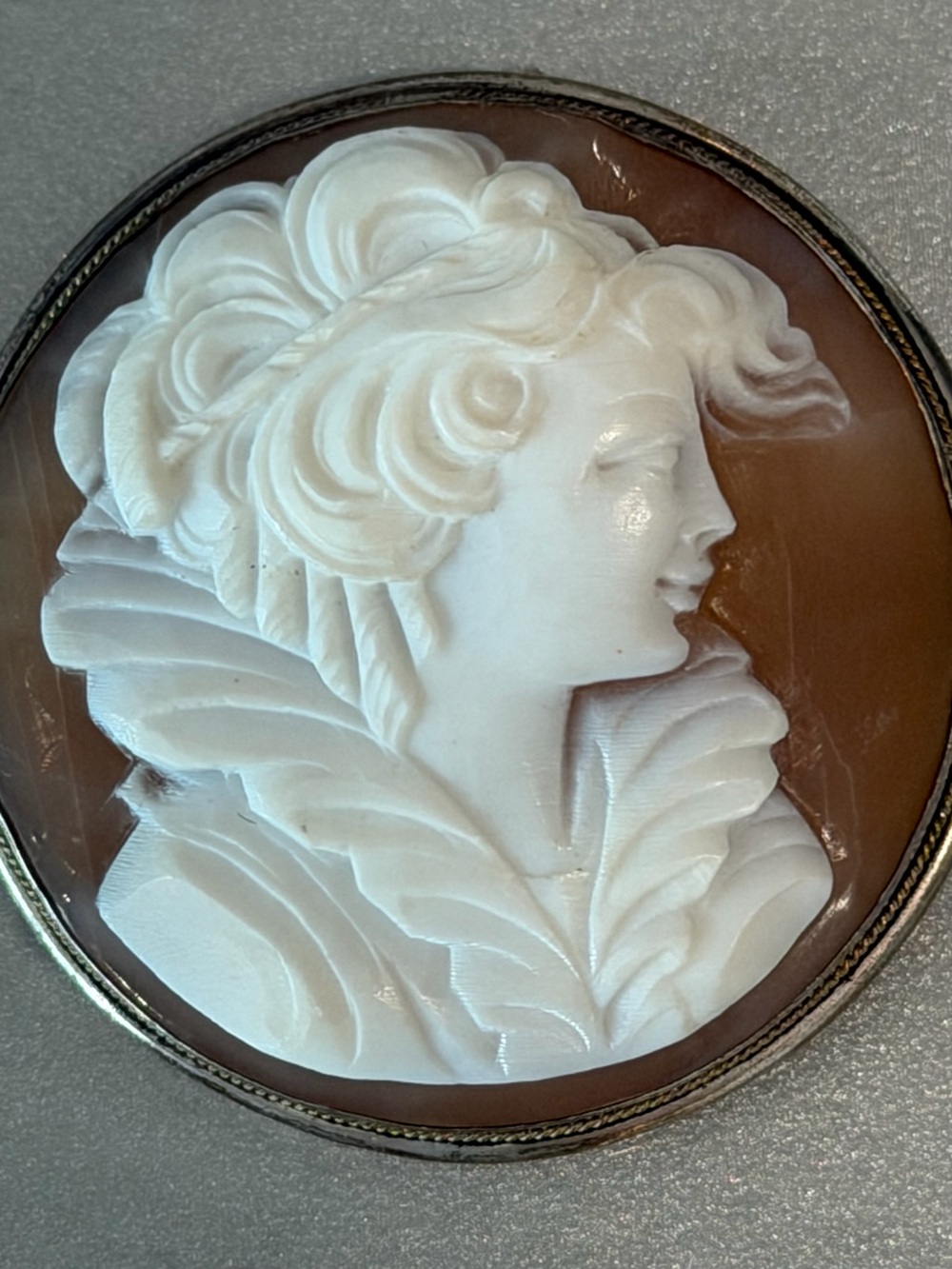 Vintage Italian Sardonyx Shell, Hand-Carved Cameo Brooch/Pendant Necklace